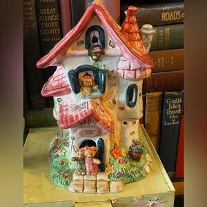 Adorable Teddy Bear Candle Cottage in the original box. Early 2000s.